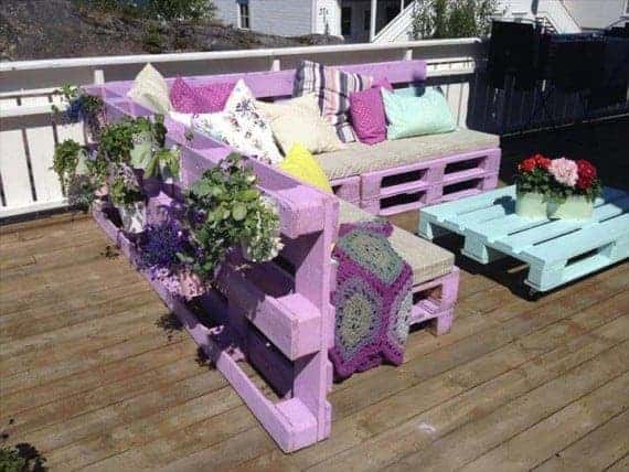 L-shaped-pallet-sofa-with-planter