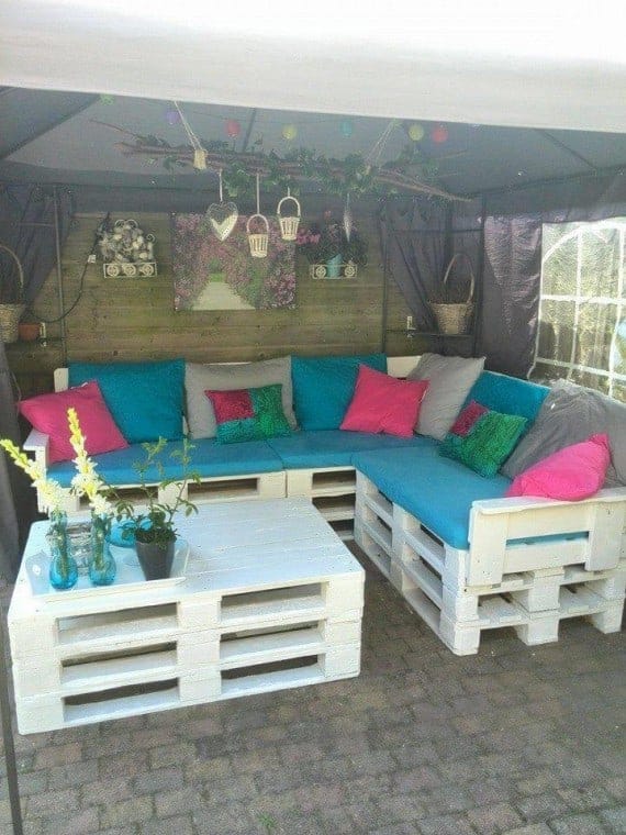 white-whole-pallet-raised-pallet-sectional-sofa