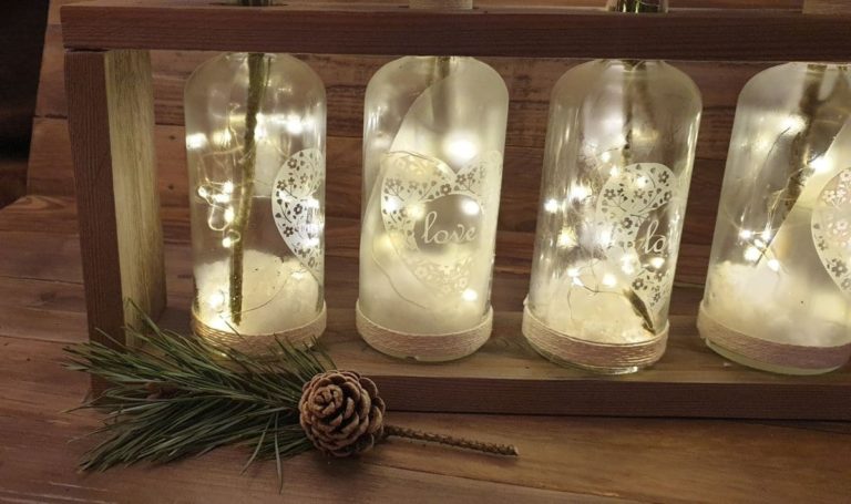 Simple DIY Christmas Decor – A Wooden Vase Holder