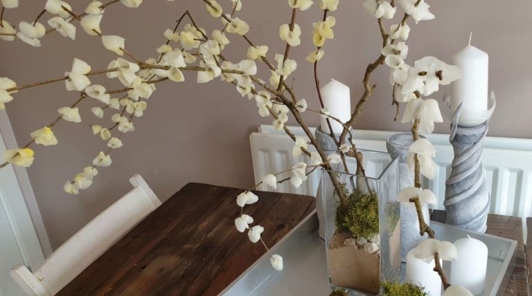 DIY Spring Crafts-Candle Flowering Branches Vase