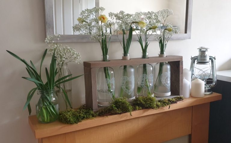 Super Easy Rustic DIY Spring Decor – Wooden Vase Holder