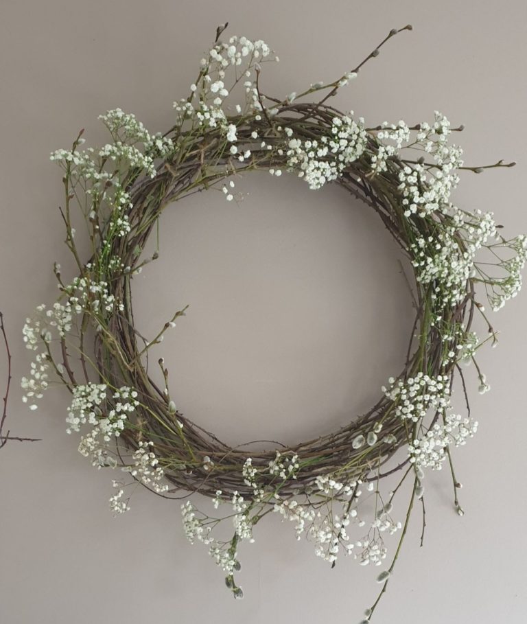 DIY Spring Wreath – Simple and Fresh 15 Minutes Home Decoration