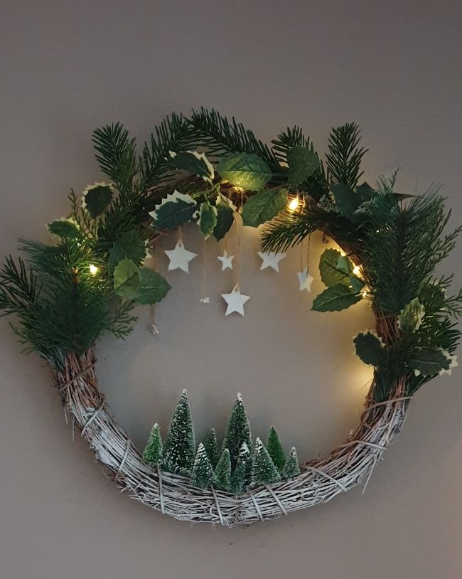 Make a Stunning DIY Winter Wreath in Just a Few Simple Steps!
